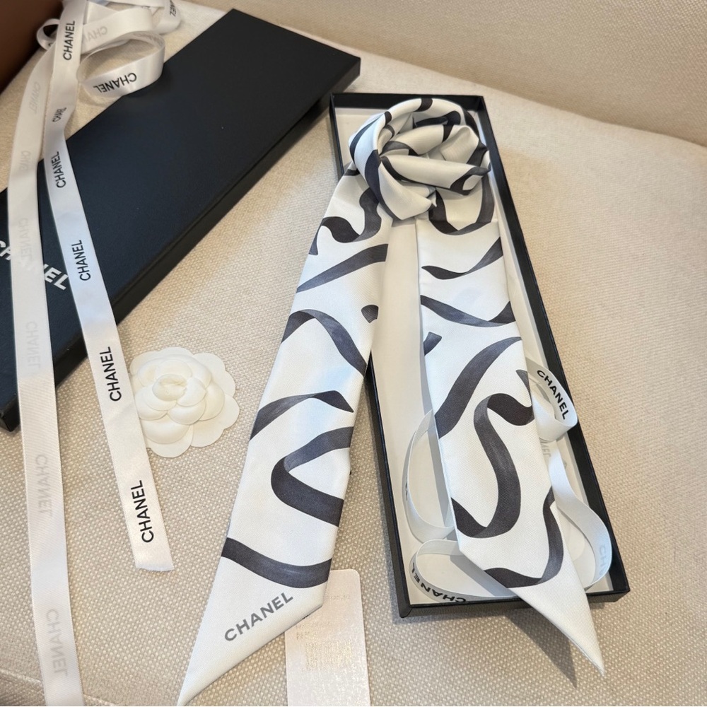 Chanel Flowing Ribbon Hairpin - Picture 6 of 6